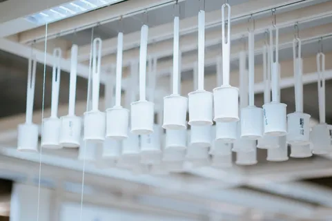 采购产品白色悬挂花色，室内，电器，杯子，衣服，衣服，水管，计算机硬件