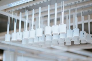 采购产品白色悬挂花色，室内，电器，杯子，衣服，衣服，水管，计算机硬件