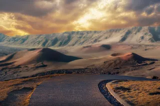 山，天空，日落，云朵，火山，道路，风景，凉爽的壁纸