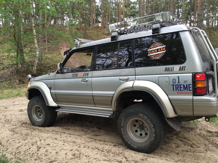 汽车，the vehicle，4 x 4，三菱，帕杰罗，越野车，越野驾驶，本地