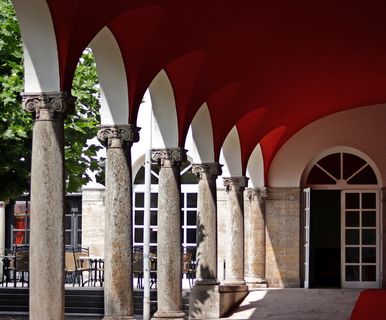 拱廊、红地毯、酒店、餐厅、咖啡馆、建筑、餐饮