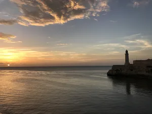 灰色，混凝土，灯塔，身体，水，白天，古巴，哈瓦那，港口