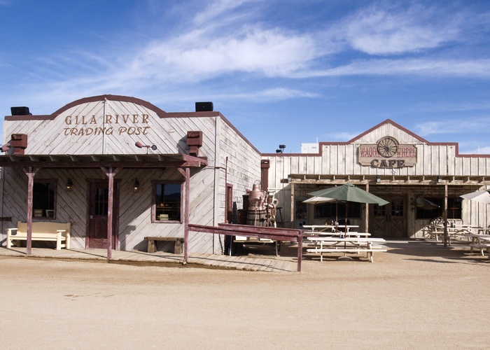 gila、river、trading、post、building、old、western、town