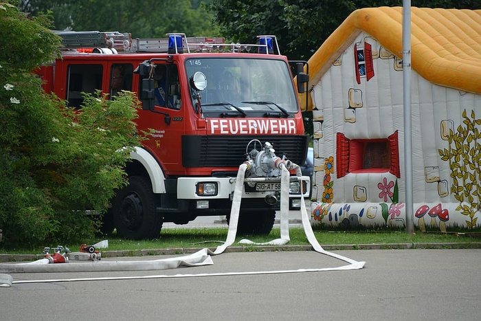 消防车，消防车，红色，汽车，设备消防车，FeuerloeShuebung，löschzug，货车