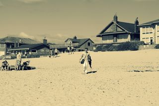 人，走路，海边，房子，灰色，比例，照片，人