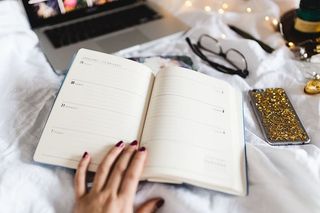 从床上开始工作