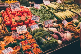 食品和饮料、食品、新鲜度、健康饮食、市场、选择、蔬菜、价格标签