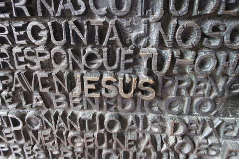 高迪，巴塞罗那，高迪大教堂，埃米利亚公寓，萨格拉达家族，月亮，文字，全框架