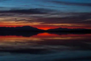 黄金时段雾环岛景观摄影