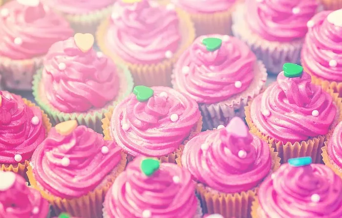 食物，心脏，甜点，粉红色，蛋糕，纸杯蛋糕，纸杯蛋糕，美味