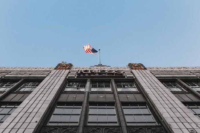 美国国旗，建筑，建筑，低角度拍摄，透视，建筑外观，爱国主义，天空