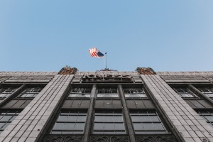 美国国旗，建筑，建筑，低角度拍摄，透视，建筑外观，爱国主义，天空