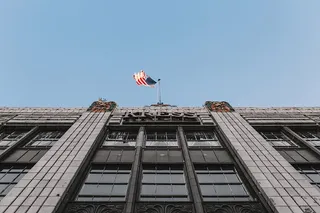 美国国旗，建筑，建筑，低角度拍摄，透视，建筑外观，爱国主义，天空