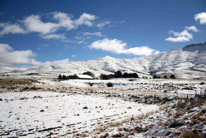 南非，东开普省，山脉，雪，冬天，山峰，农舍，寒冷的温度