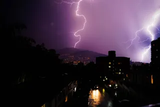 哥伦比亚，麦德林，闪电，紫色，天空，雷声，风暴，城市