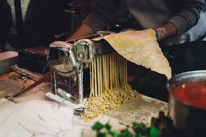 做新鲜的自制意大利面