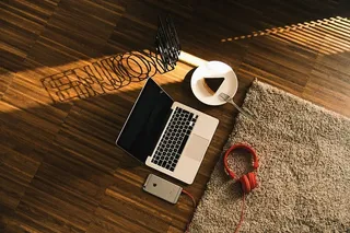 食品、木材、笔记本电脑、macbook、苹果设备、苹果键盘、蛋糕、地毯