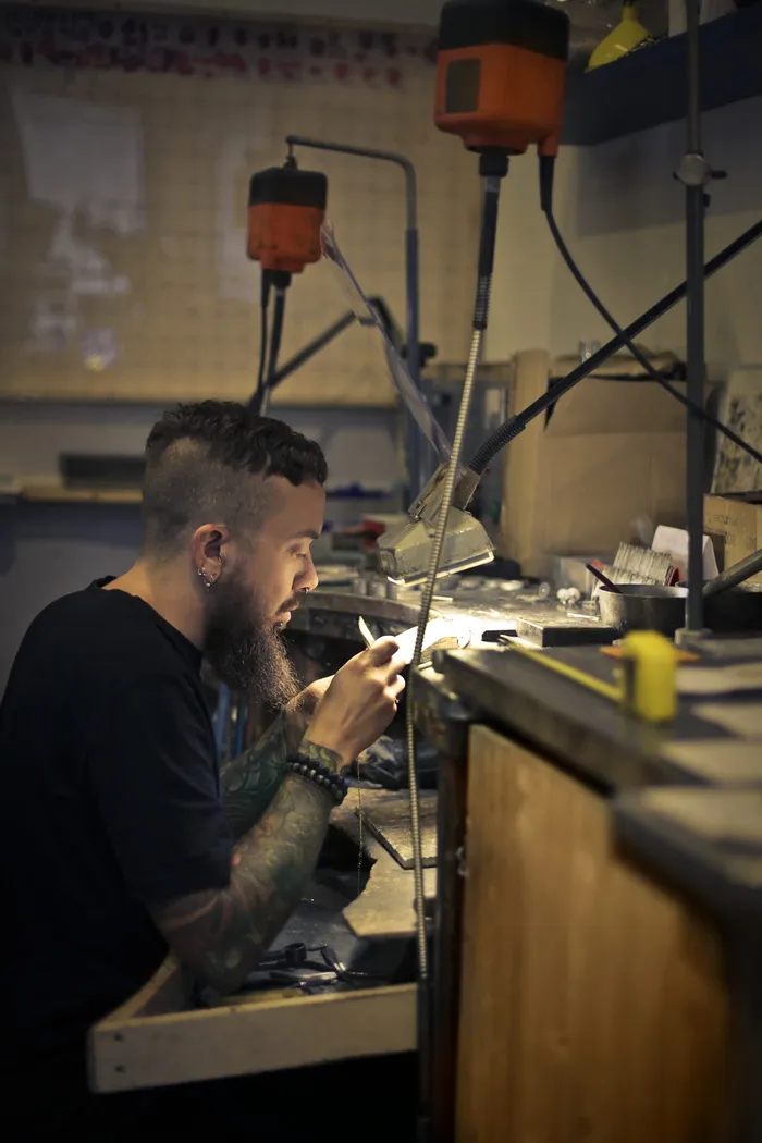 人，人，木头，胶合板，机器，胡子，人，光