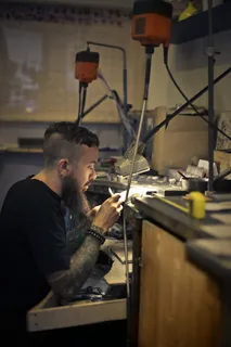 人，人，木头，胶合板，机器，胡子，人，光