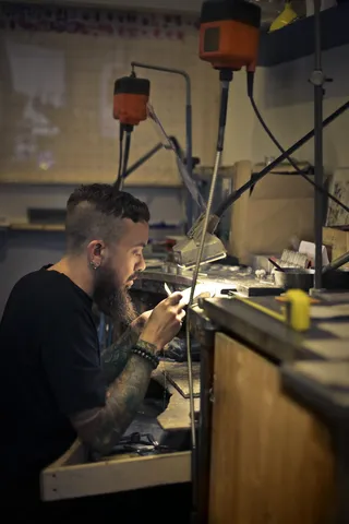 人，人，木头，胶合板，机器，胡子，人，光