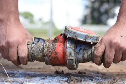 杆，连接器，电缆连接器，插座，菜鸟图库，聚焦前景，白天，人手