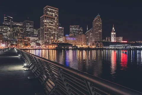 建筑、桥梁、建筑物、城市、城市灯光、城市景观、市中心、黄昏