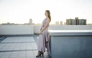 女人，屋顶，上衣，人，衣服，正式，美女，模特