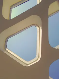 三角形，室内，室外，图案，屋顶，顶部，光，天空