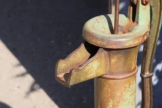 泵、水、旧、金属、无人、白天、阳光、高角度视图