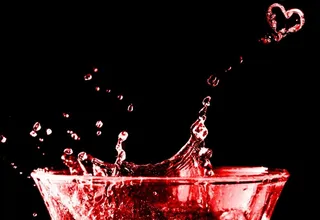 延时照片，红色，液体，飞溅，透明，饮用玻璃，水，心