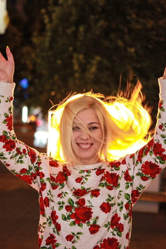 特写镜头，脸，夜晚，灯光，女孩，头发，女人，