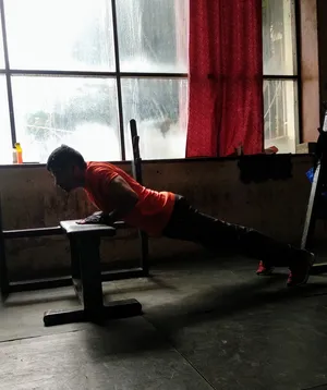 印度，浦那，501，健身，俯卧撑，健身房，锻炼，窗口