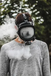 男，男，烟，vape，雨，湿，水，户外