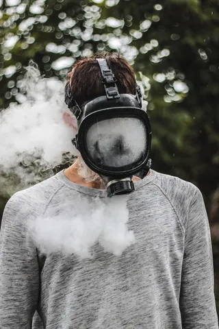 男，男，烟，vape，雨，湿，水，户外
