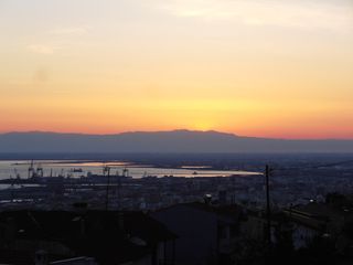 阿诺·波利（ano poli）、上城（upper town）、城堡（castle）、古城（old city）、塞萨洛尼基（thessaloniki）、希腊（greece）、天空（sky）、日落（sunset）