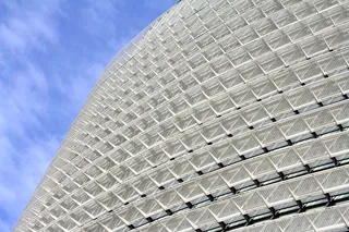 低角度摄影，灰色，建筑，白色，云，蓝色，天空，白天