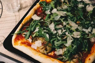 植物、食品、农产品、披萨、蔬菜、芝麻菜、调味料、罐子