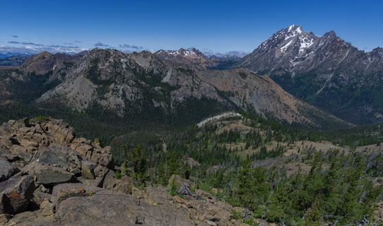 户外、探险、徒步旅行、徒步旅行、顶峰、山峰、风景、云层