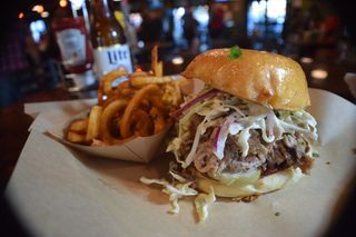 汉堡，酒吧，猪肉，食品，酒吧食品，薯条，面包