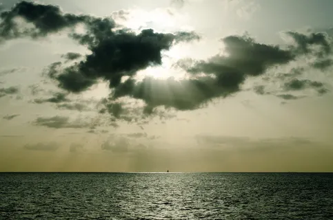 蓝色、身体、水、白天、云景、光束、海洋、大海 蓝色、身体、水、白天、云景、光束、海洋、大海