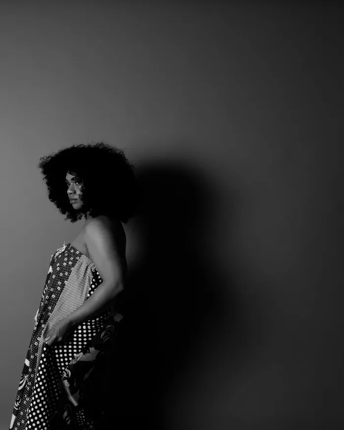 女人，筒形连衣裙灰度照片，女孩，时尚，模特，裙子，女人，人