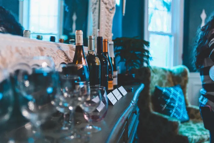 酒瓶和酒杯