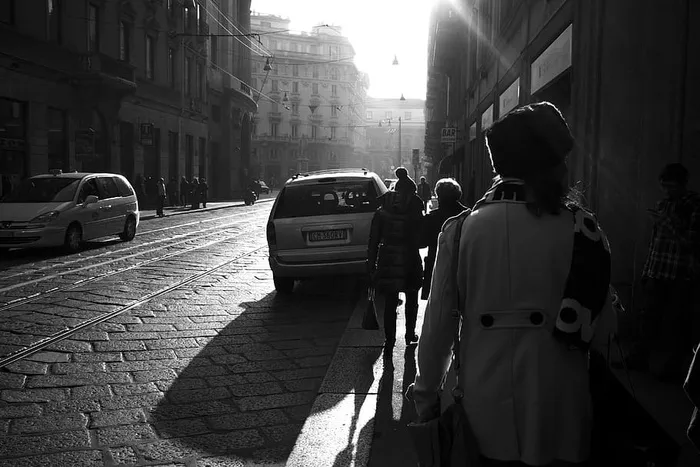 人、人、行人、道路、走道、汽车、交通工具、车辆