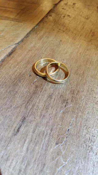 两枚金色戒指，结婚，除草戒指，婚礼，爱情，家庭，金，戒指