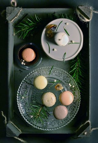 杏仁饼、甜点、糖果、零食、食物、零食、盘子、餐盘