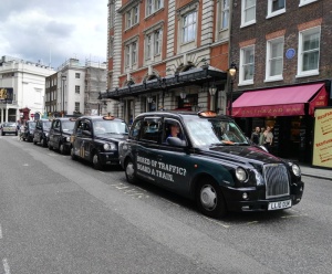 伦敦，英国，出租车，出租车排队，英国，黑色，交通方式，建筑外观