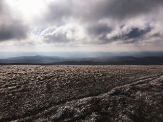 棕色、陆地、白色、天空、晴朗、田野、附近、山脉