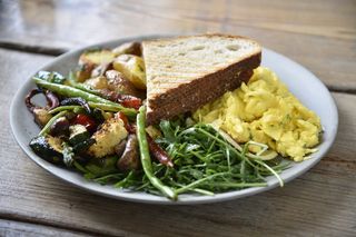 三明治配蔬菜，无标题，食物，早餐，正餐，鸡蛋，吐司，蔬菜桌