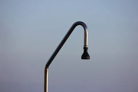 水龙头、水、淋浴器、喷嘴、照明设备、无人、蓝色、复印空间 水龙头、水、淋浴器、喷嘴、照明设备、无人、蓝色、复印空间