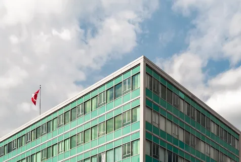建筑物的低角度摄影 建筑物的低角度摄影